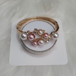Elegant Pearl and Crystal Gold Bracelet